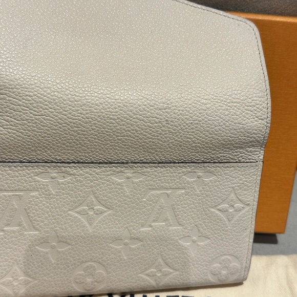 Beautiful Authentic Louis Vuitton Ivory Empreinte Sarah Long Wallet - Picture 10 of 12